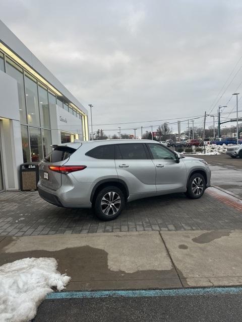 used 2021 Toyota Highlander car, priced at $25,389