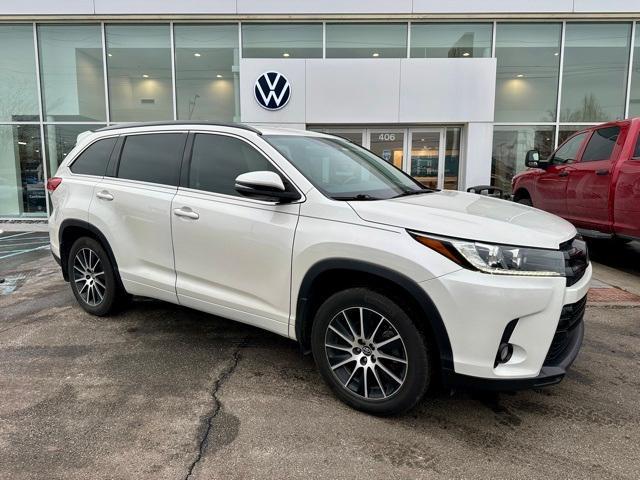 used 2018 Toyota Highlander car, priced at $25,411