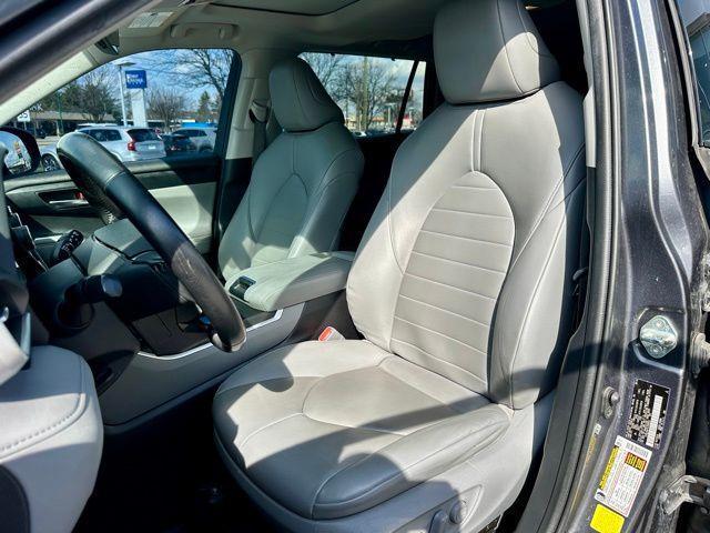 used 2020 Toyota Highlander car, priced at $22,374