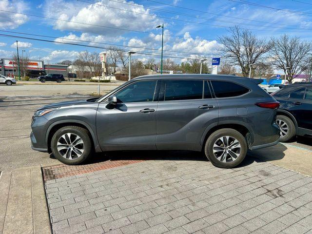 used 2020 Toyota Highlander car, priced at $22,374