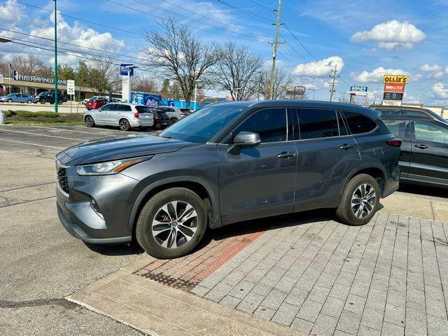used 2020 Toyota Highlander car, priced at $22,374