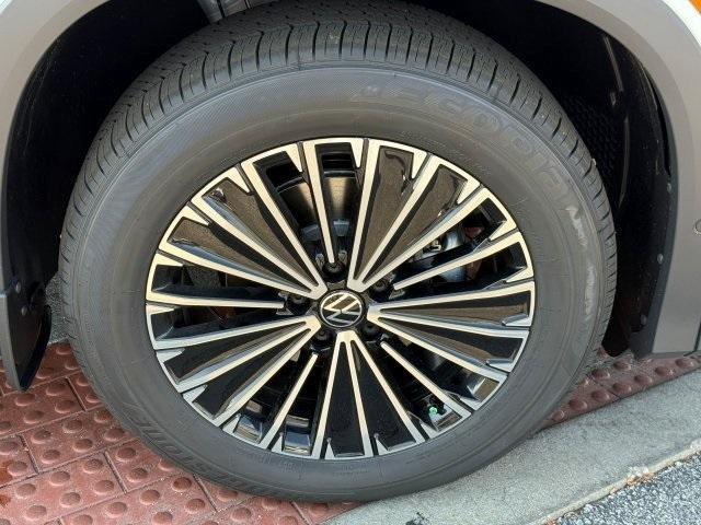 new 2025 Volkswagen Tiguan car, priced at $28,216