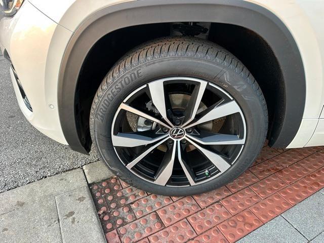 new 2026 Volkswagen Atlas car, priced at $52,380