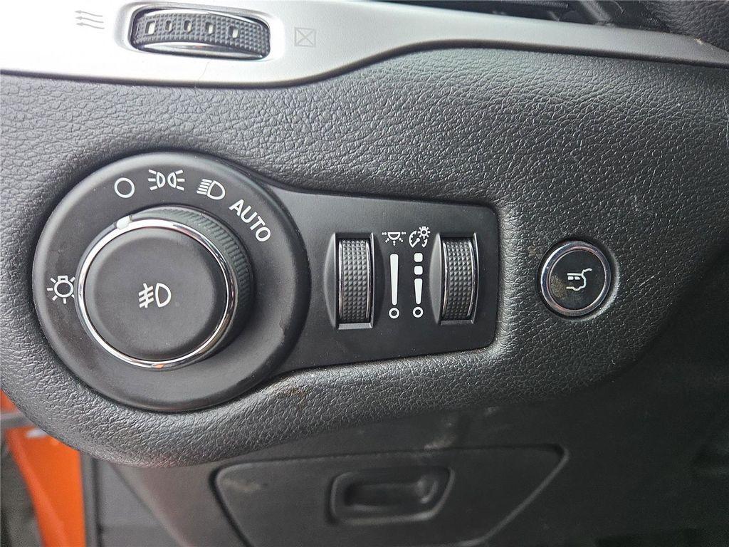 used 2015 Jeep Cherokee car, priced at $9,882