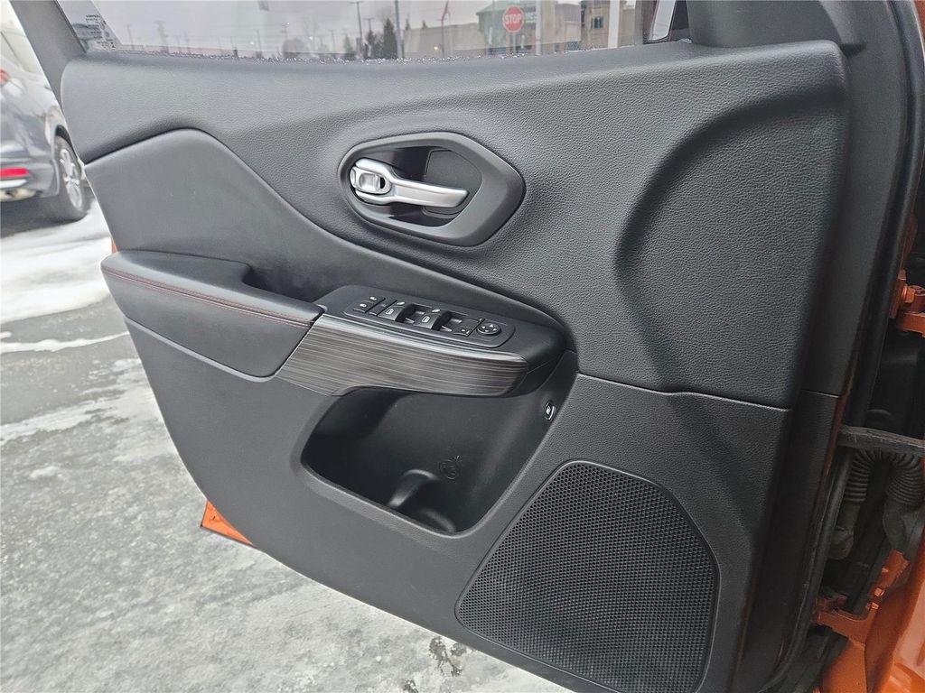 used 2015 Jeep Cherokee car, priced at $9,882