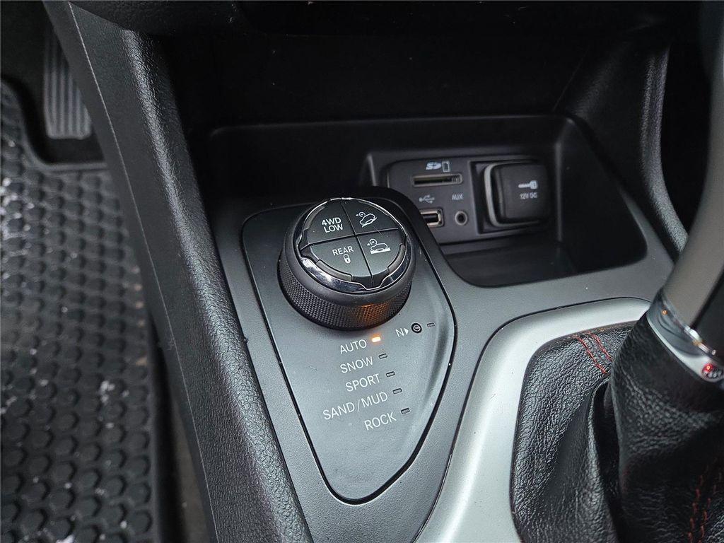 used 2015 Jeep Cherokee car, priced at $9,882