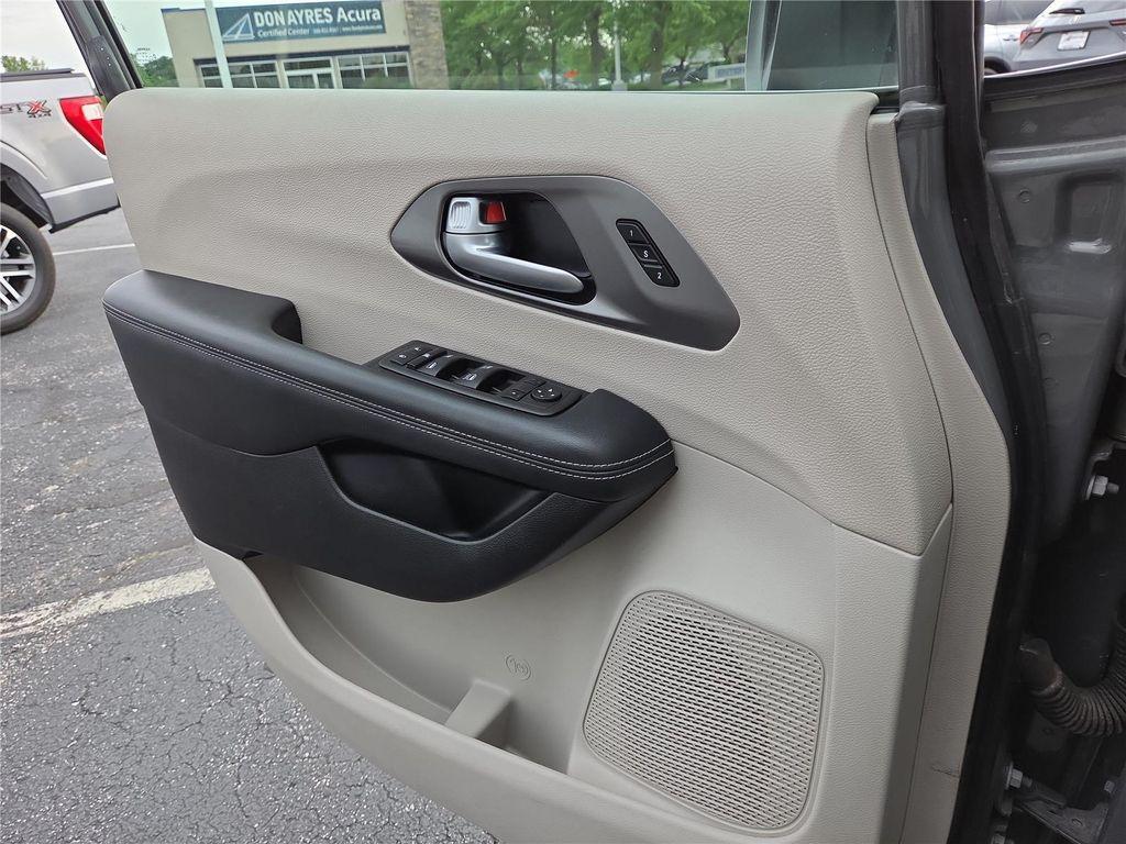 used 2023 Chrysler Pacifica car, priced at $24,240