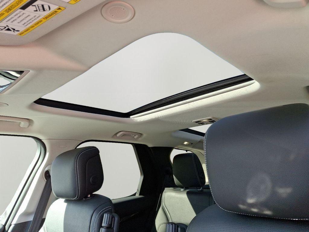 used 2024 Land Rover Discovery car, priced at $39,500