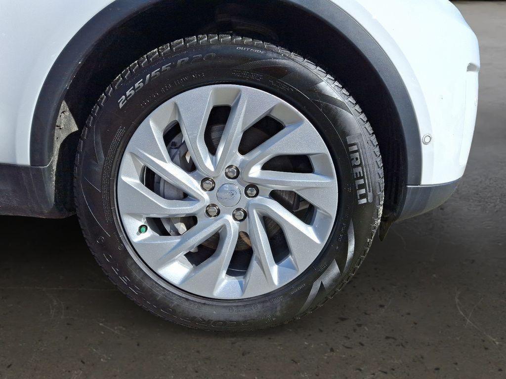 used 2024 Land Rover Discovery car, priced at $39,500