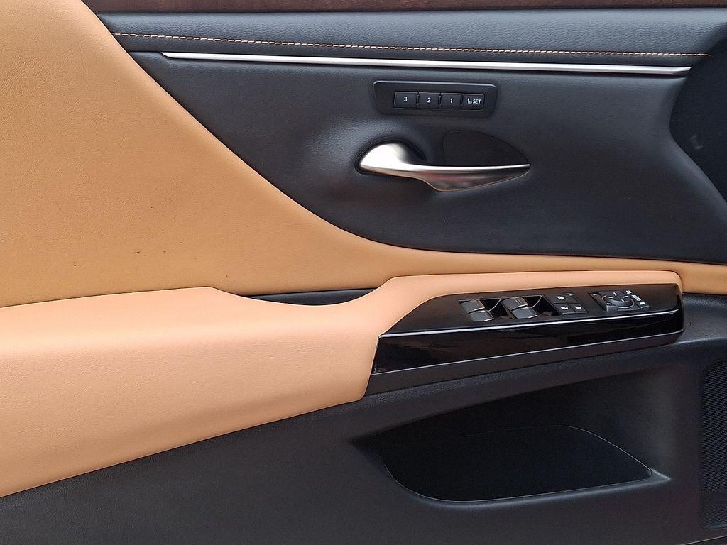 used 2025 Lexus ES 350 car, priced at $43,000