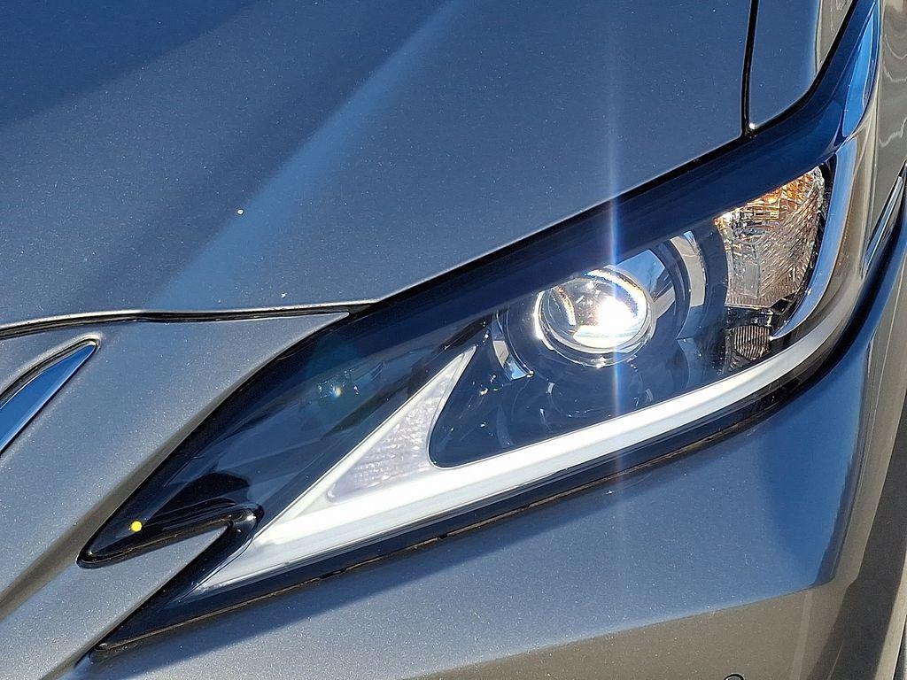 used 2021 Lexus ES 300h car, priced at $31,500