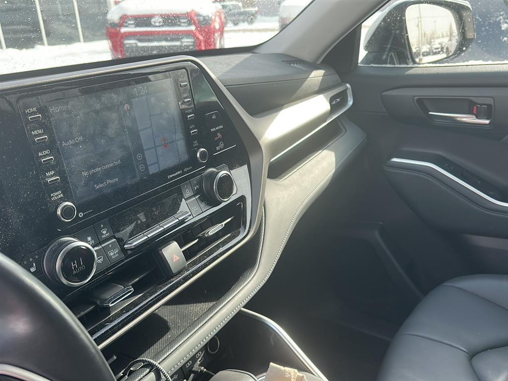 used 2022 Toyota Highlander car, priced at $33,996