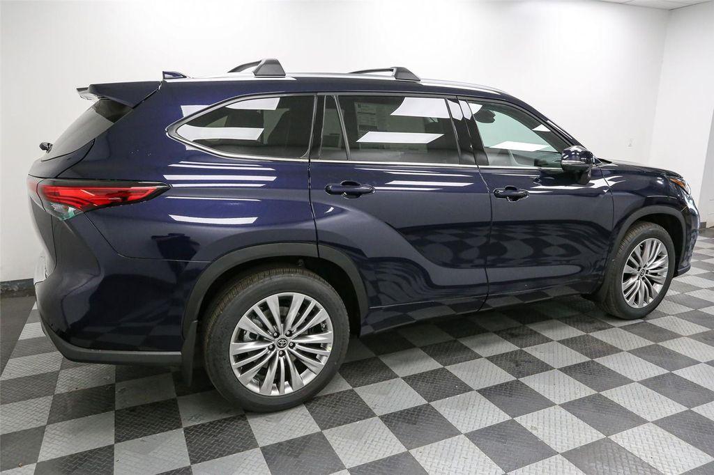 new 2023 Toyota Highlander car