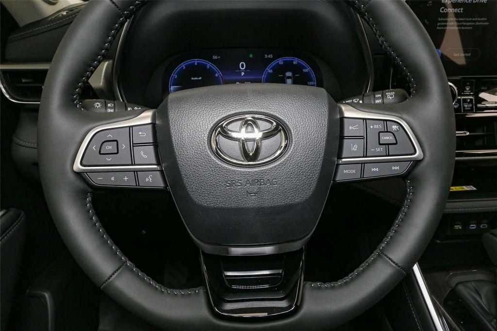 new 2023 Toyota Highlander car