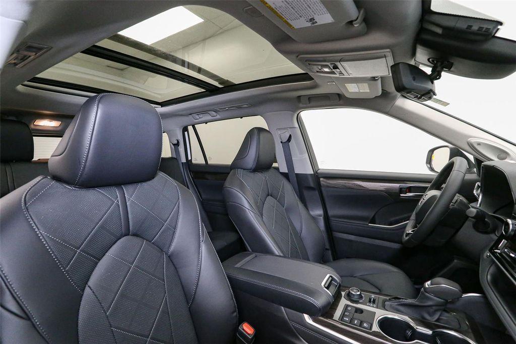 new 2023 Toyota Highlander car