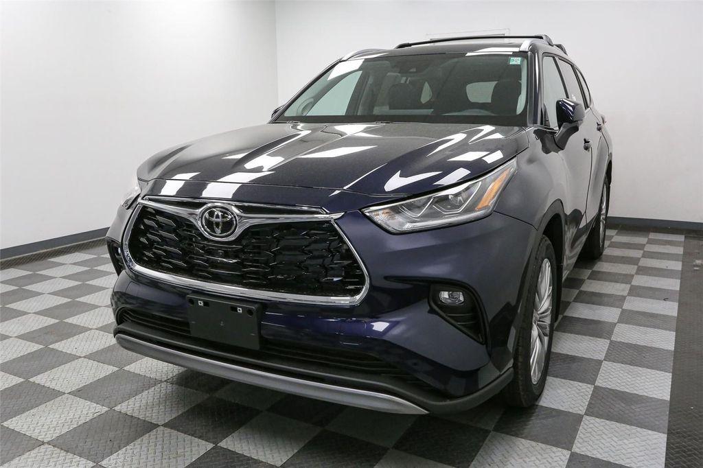 new 2023 Toyota Highlander car