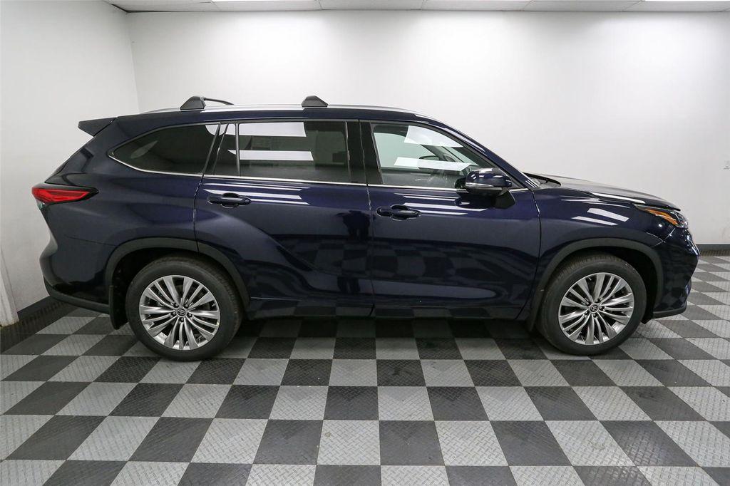 new 2023 Toyota Highlander car