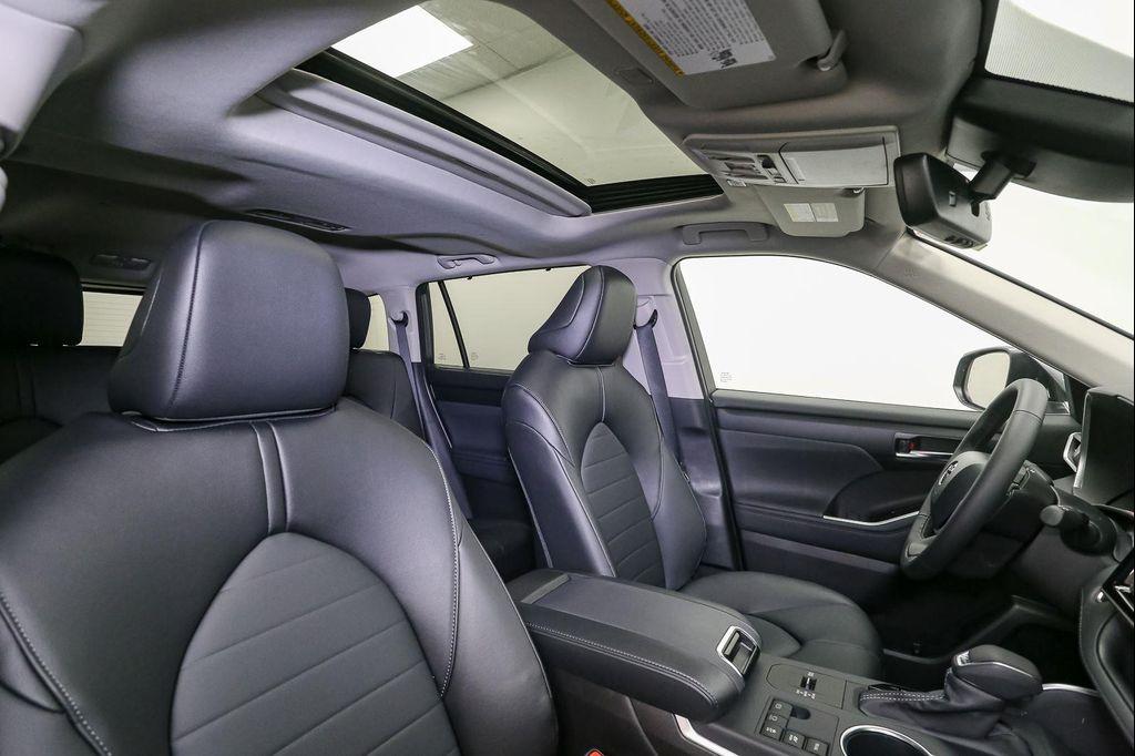 new 2026 Toyota Highlander Hybrid car, priced at $51,172