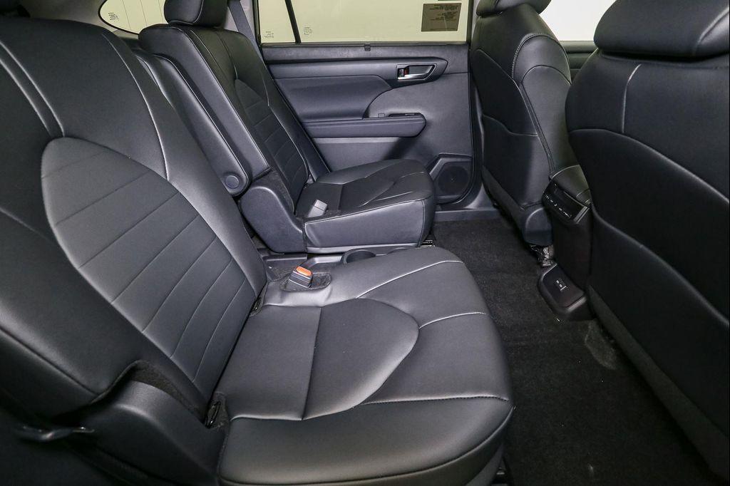 new 2026 Toyota Highlander Hybrid car, priced at $51,172