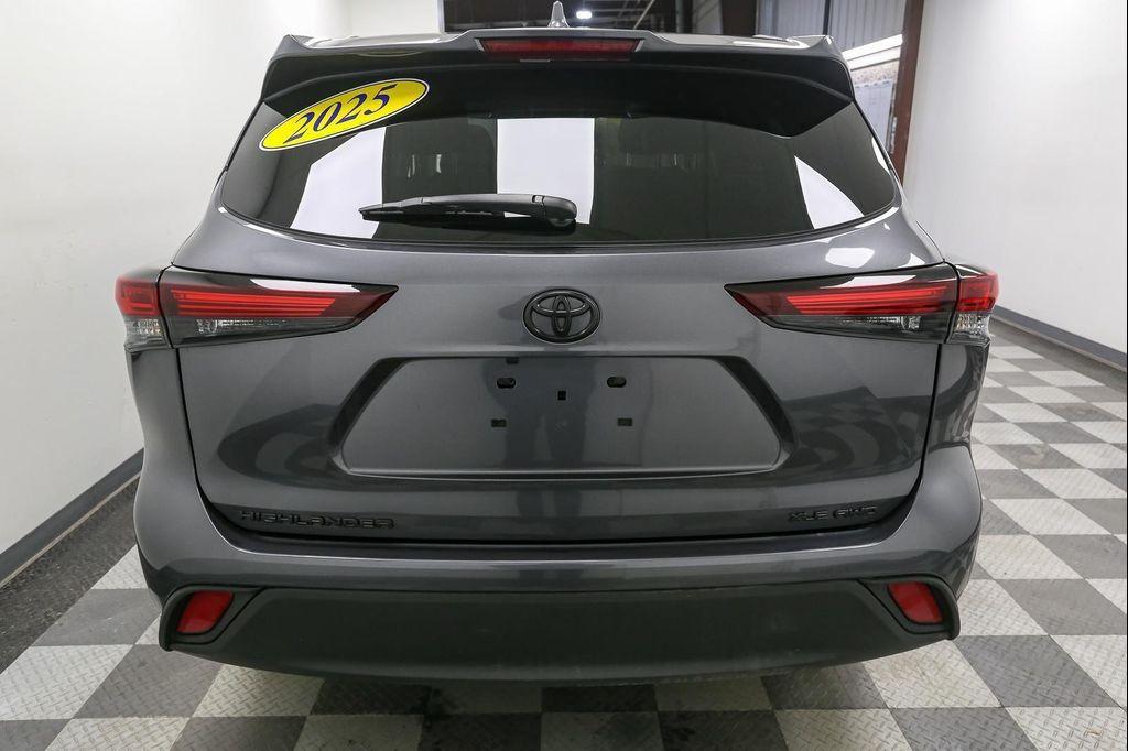 used 2025 Toyota Highlander car, priced at $43,999