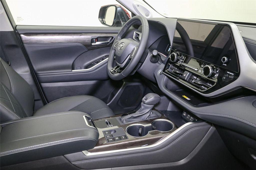 new 2026 Toyota Highlander Hybrid car, priced at $58,068