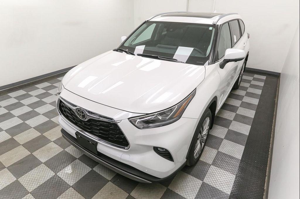 new 2026 Toyota Highlander Hybrid car, priced at $58,068