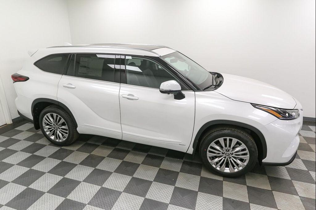 new 2026 Toyota Highlander Hybrid car, priced at $58,068