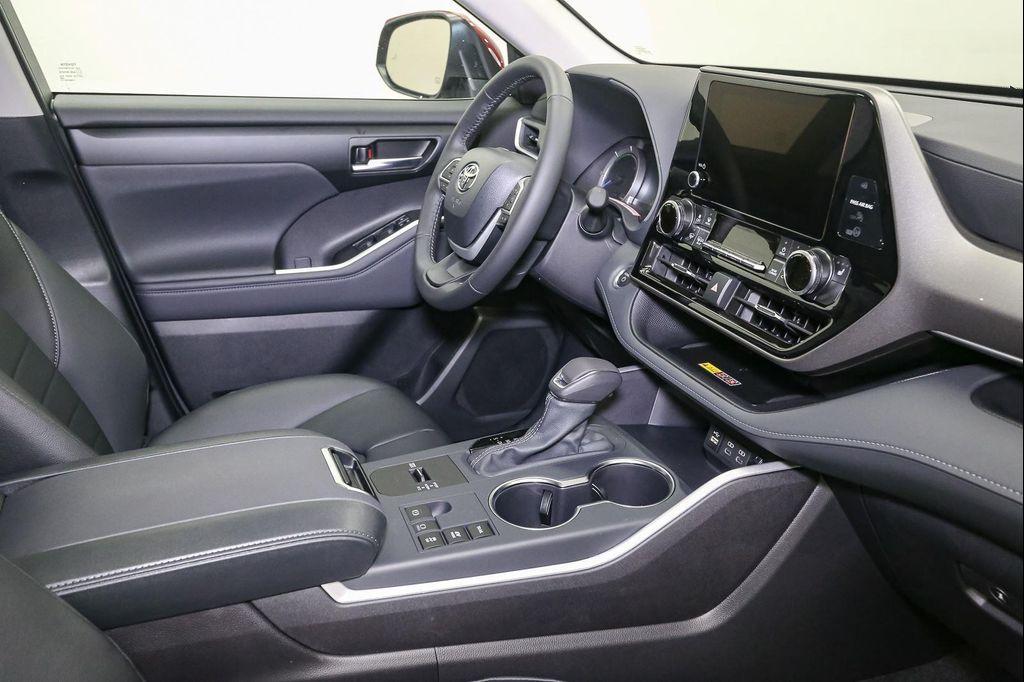 new 2026 Toyota Highlander Hybrid car, priced at $50,697