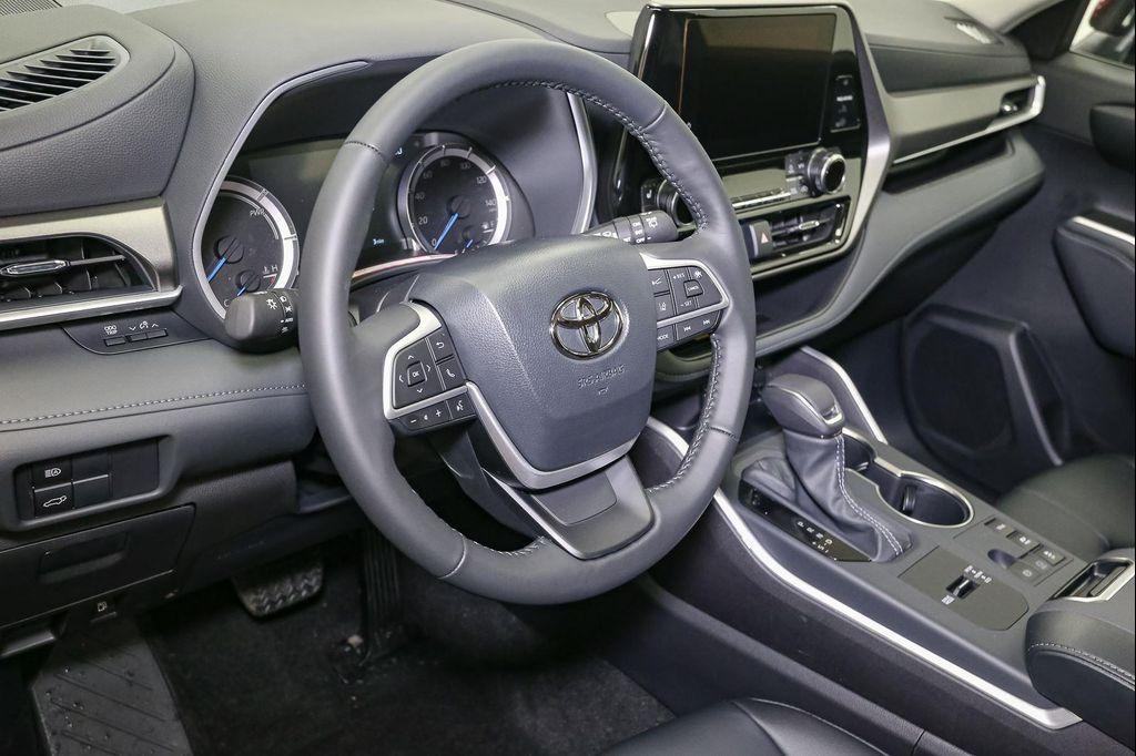 new 2026 Toyota Highlander Hybrid car, priced at $50,697