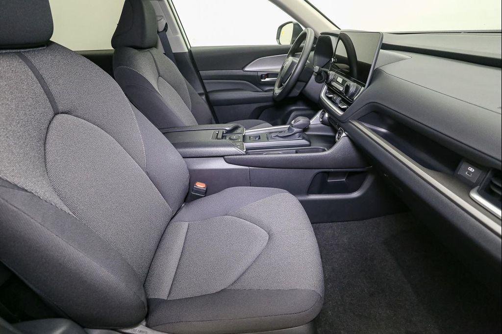 new 2026 Toyota Highlander Hybrid car, priced at $48,289