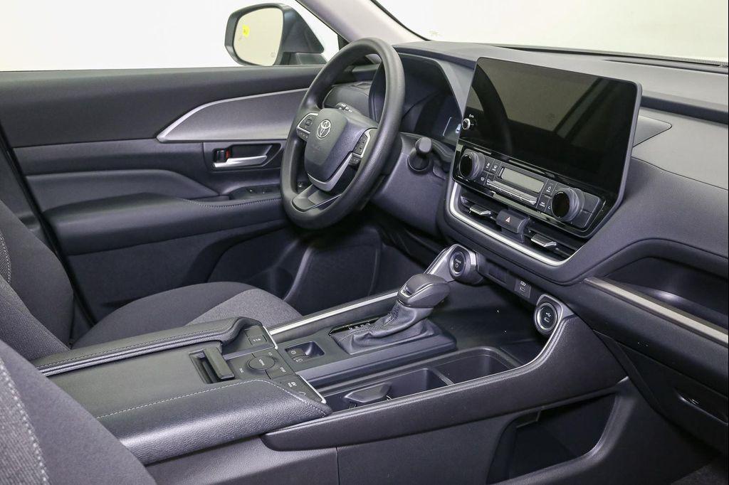 new 2026 Toyota Highlander Hybrid car, priced at $48,289