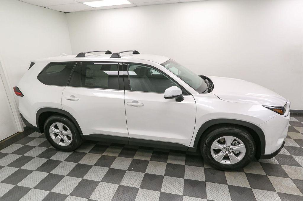 new 2026 Toyota Highlander Hybrid car, priced at $48,289