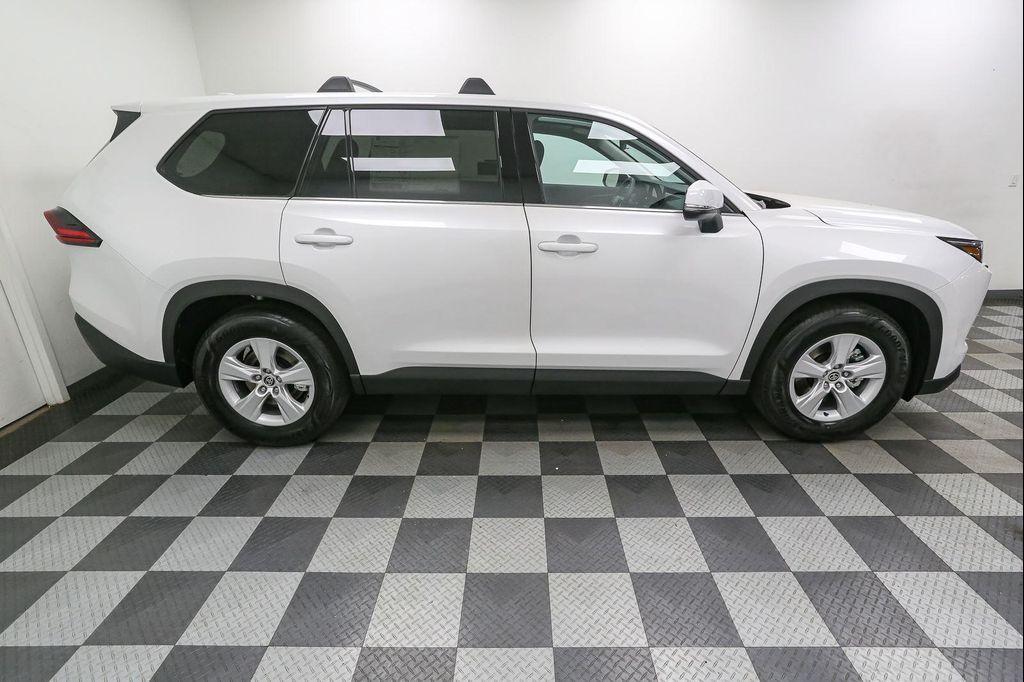 new 2026 Toyota Highlander Hybrid car, priced at $48,289
