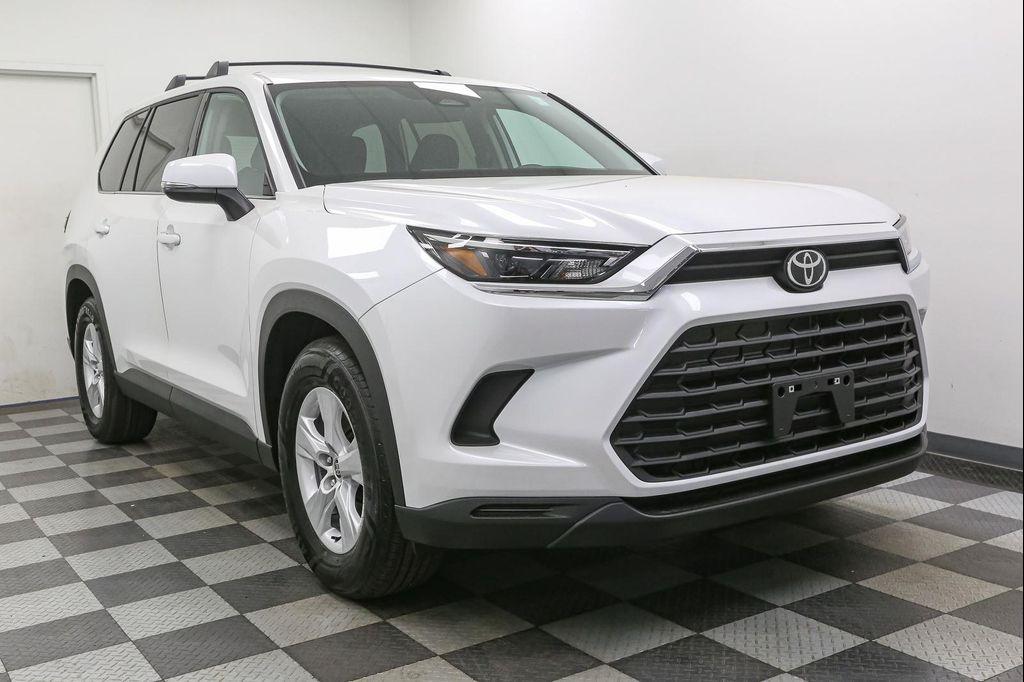 new 2026 Toyota Highlander Hybrid car, priced at $48,289