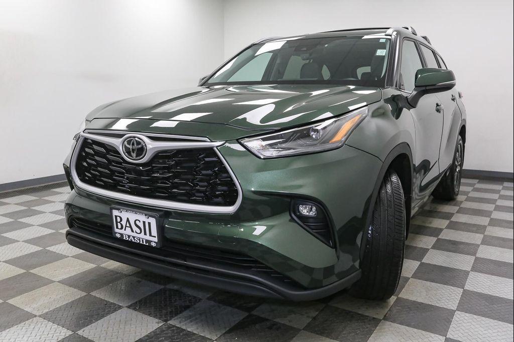 used 2023 Toyota Highlander car, priced at $36,424
