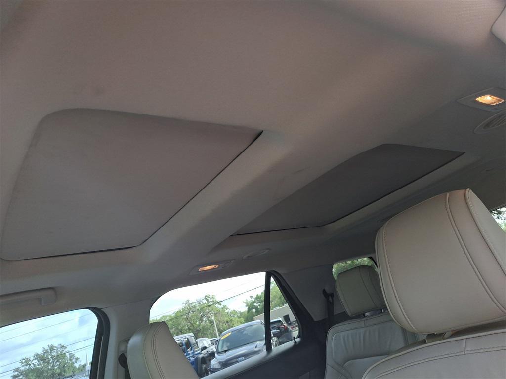 2018 White Platinum Ford Explorer