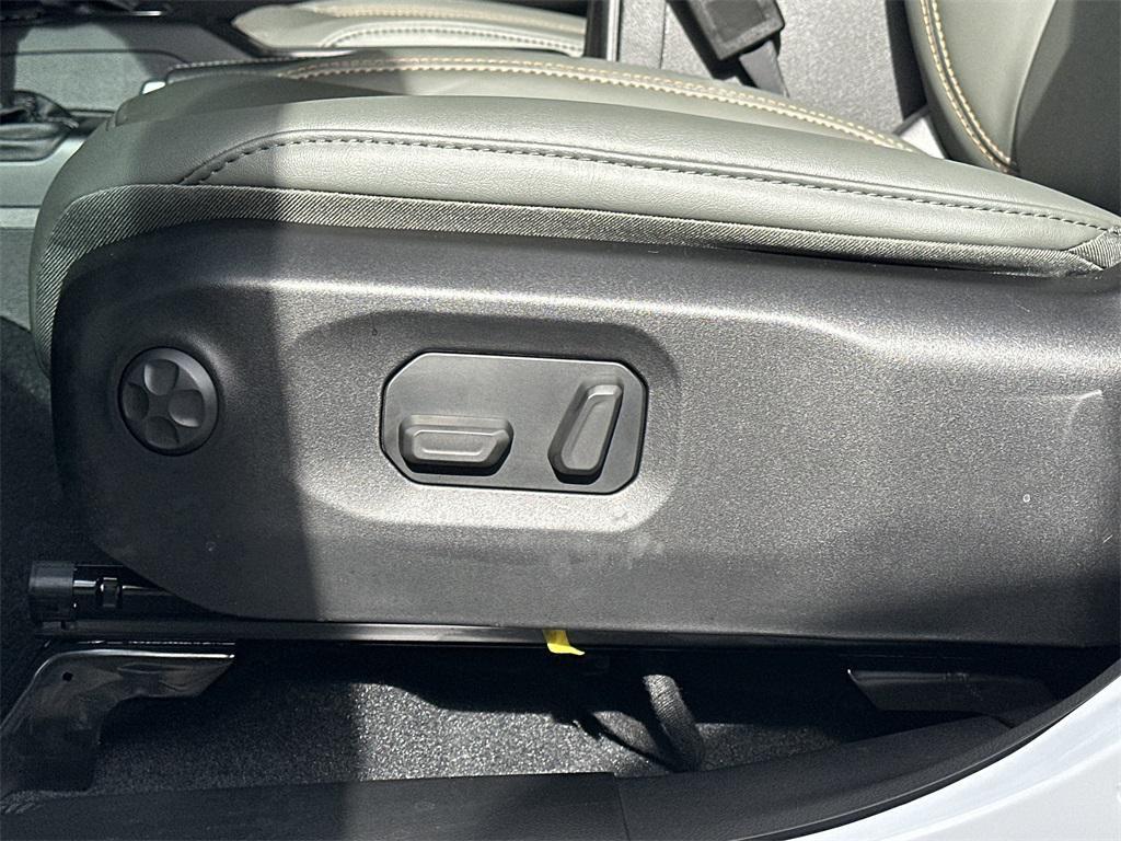 new 2026 Jeep Gladiator car, priced at $58,140