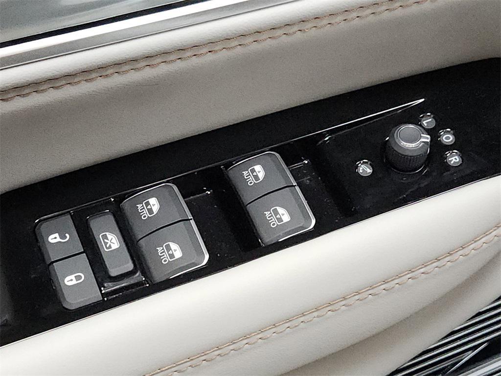 new 2026 Jeep Grand Wagoneer L car, priced at $98,015