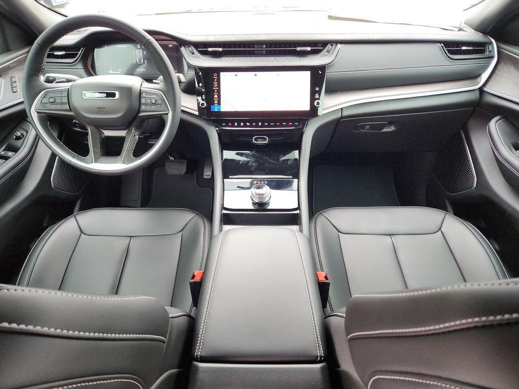 new 2026 Jeep Grand Cherokee car, priced at $44,172