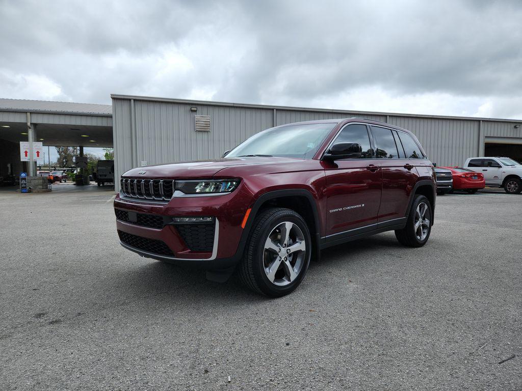 new 2026 Jeep Grand Cherokee car, priced at $44,172