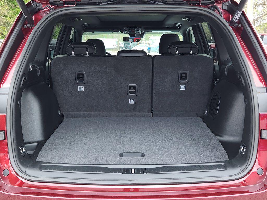 new 2026 Jeep Grand Cherokee car, priced at $44,172