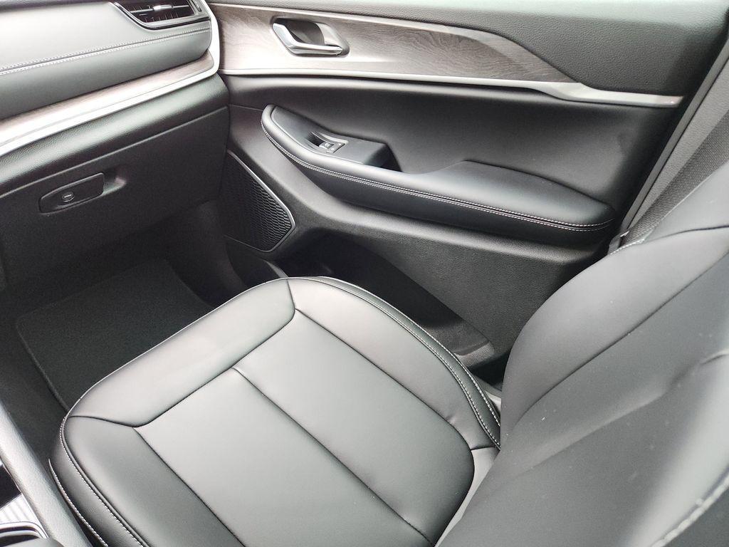 new 2026 Jeep Grand Cherokee car, priced at $44,172