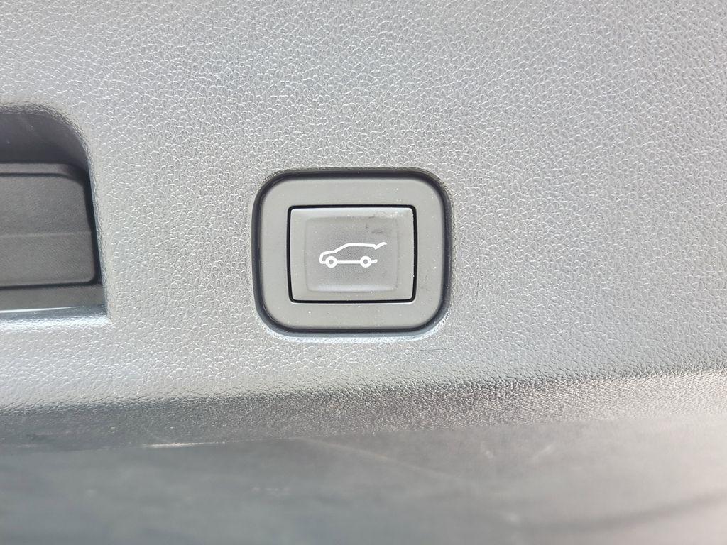 used 2025 Chevrolet Traverse car, priced at $36,491
