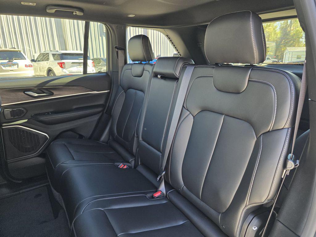 new 2026 Jeep Grand Cherokee car, priced at $48,980