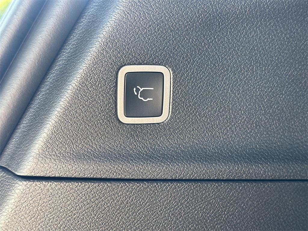 new 2026 Chrysler Pacifica car, priced at $39,823