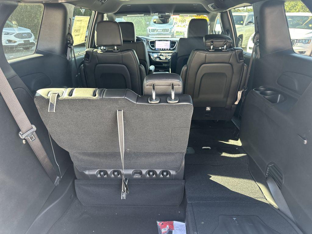 new 2026 Chrysler Pacifica car, priced at $39,823
