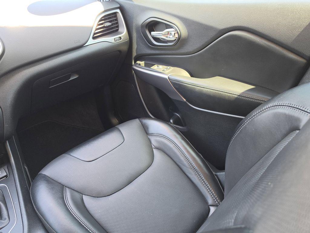 used 2022 Jeep Cherokee car, priced at $23,991