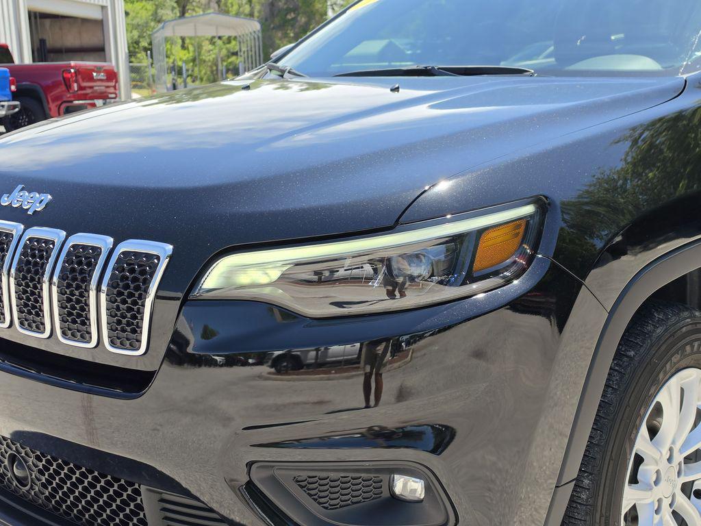 used 2022 Jeep Cherokee car, priced at $23,991