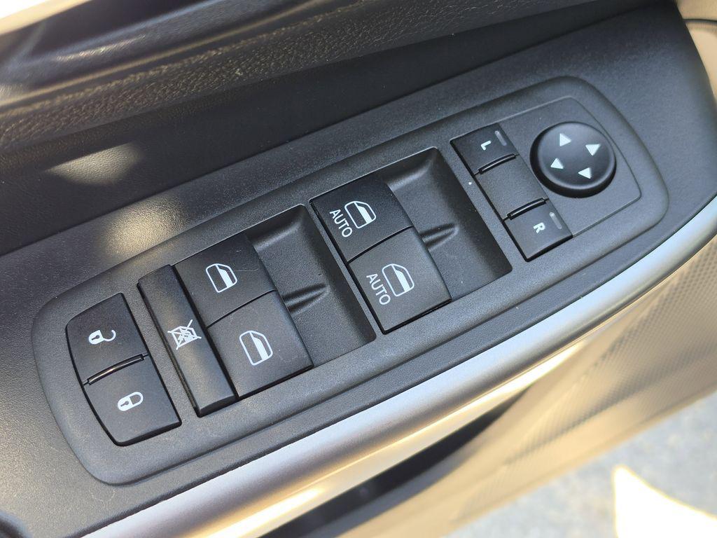 used 2022 Jeep Cherokee car, priced at $23,991