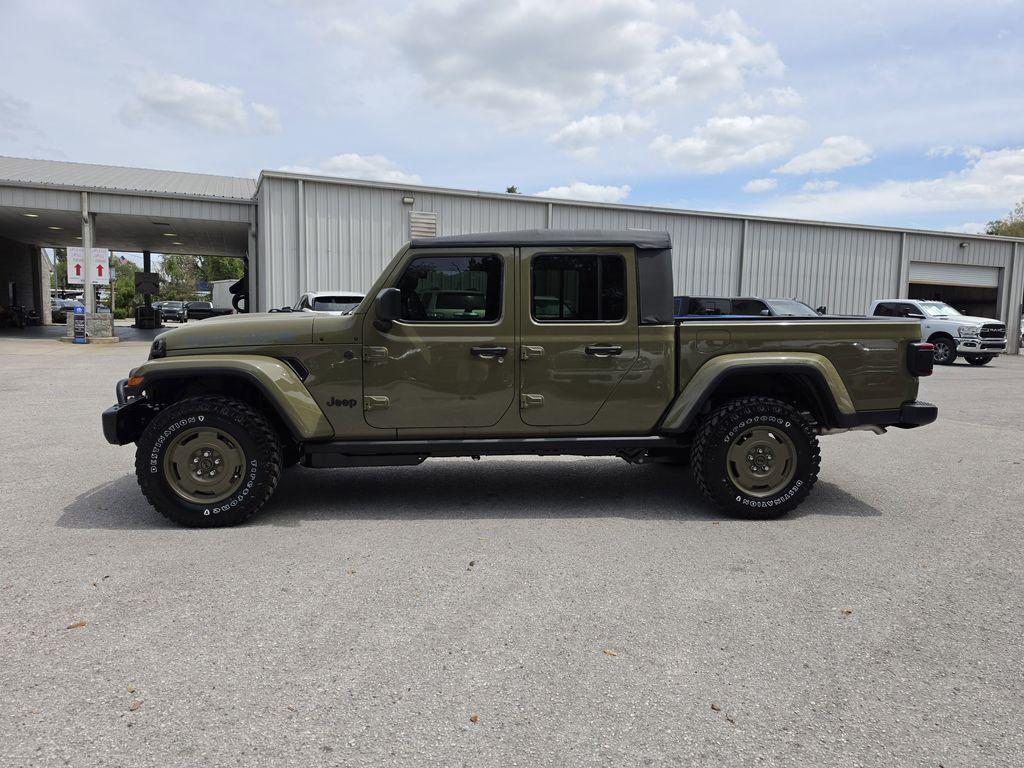 new 2026 Jeep Gladiator car, priced at $47,361